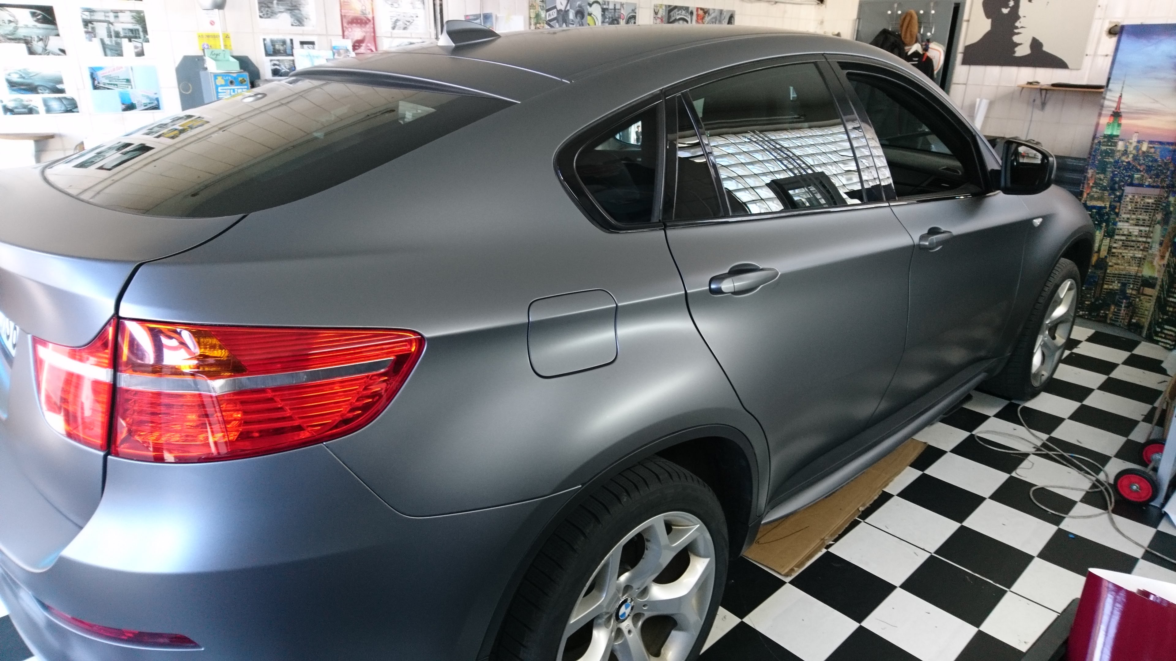 Mattgrauer BMW